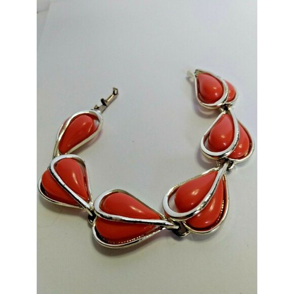 VINTAGE SIGNED CORO ORANGE LUCITE HEART SHAPED BRACELET - THERMOSET 1950'S 7" - Picture 7 of 7